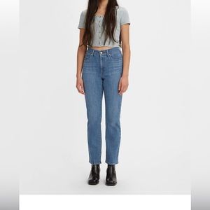 Women’s Levi’s 28x32 Classic Straight Fit
